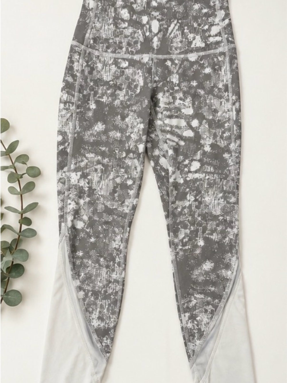 lululemon athletica Gray & White Printed Leggings